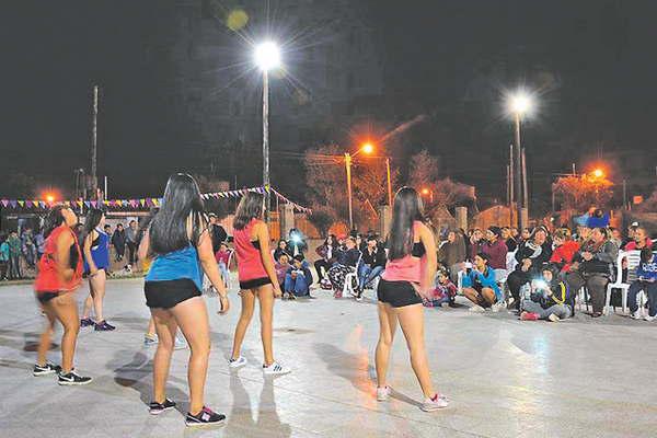 El Centro Integrador Comunitario organiza una fiesta para las madres