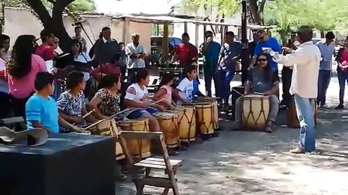 VIDEO  El Himno Nacional en Quichua que conmueve a los santiaguentildeos