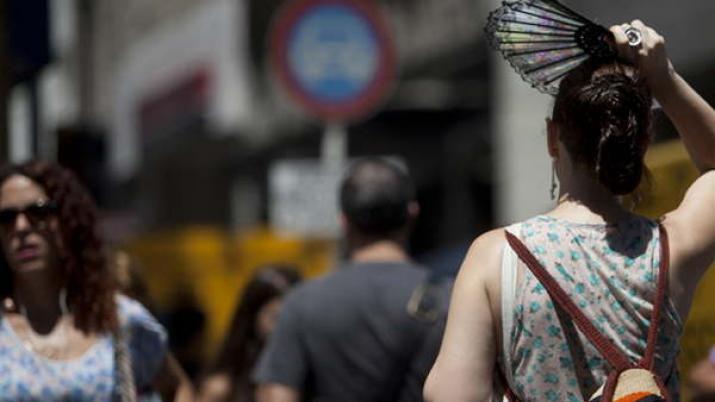 Se espera otro diacutea de calor intenso y las lluvias llegariacutean a la tarde