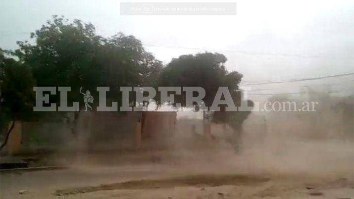 Los vecinos de Tintina se atemorizaron ante el cambio de tiempo