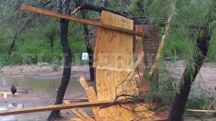 Al menos dos familias quedaron sin techo tras el temporal