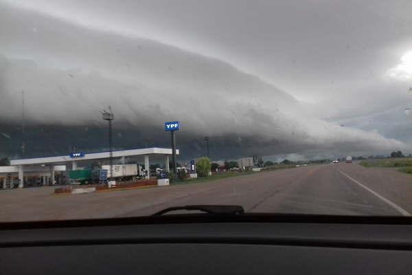 Nunca se vio un frente de tormenta tan abrumador como el que golpeoacute a gran parte de la provincia