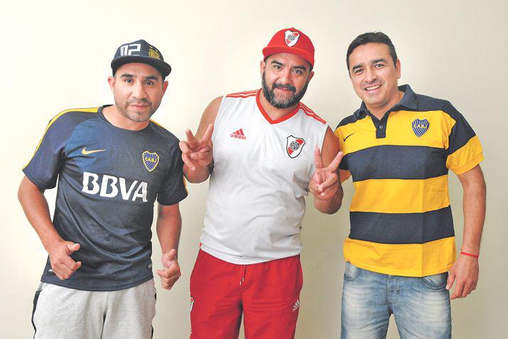 MENSAJE Sebastin Lami Daniel Farías y Ariel Díaz representantes de la peña y la agrupación de Boca y River en Santiago dieron un mensaje de paz 
