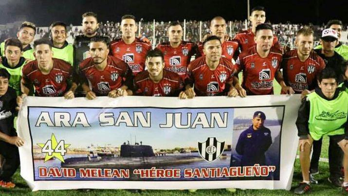 El plantel homenajeó a los 44 tripulantes del ARA San Juan