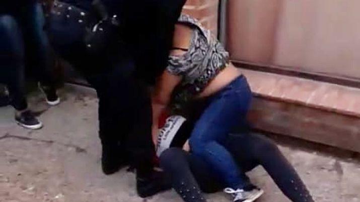 Antildeatuya- circulan imaacutegenes de una pelea a la salida de un pub