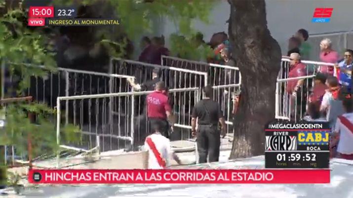 VIDEO  Incidentes en el ingreso al Monumental