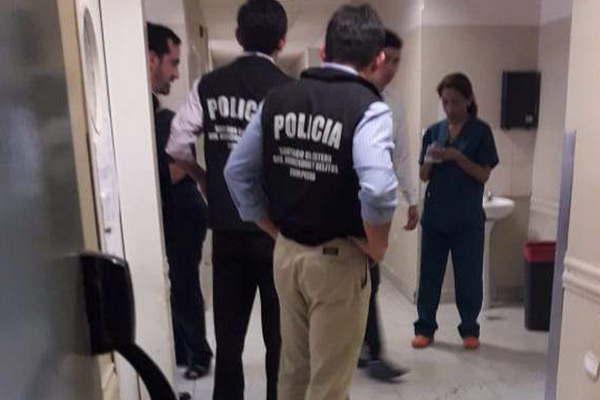 Preso le clavoacute una punta a otro reo y lo operaron en el Regional