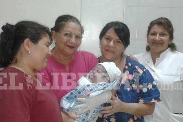 Suacuteper bebeacute de 5 kilos sorprendioacute a una familia y meacutedicos de Quimiliacute