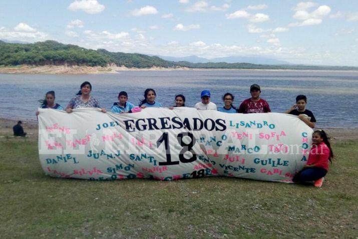 Al frente de la delegación de estudiantes de Choya se encuentra la docente Claudia Tofanelli