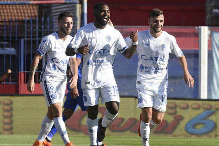 El Tomba abrió el marcador en el estadio de Victoria