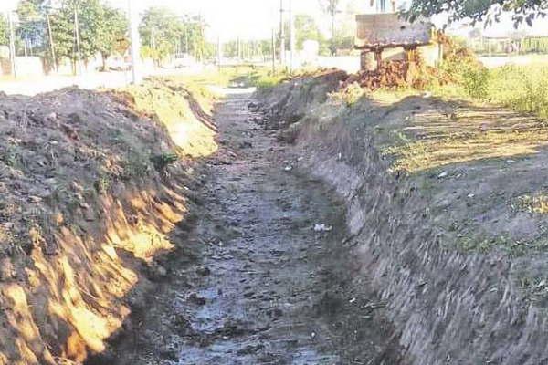 Reacondicionan maacutes de 2 kiloacutemetros de desaguumle para evitar inundaciones