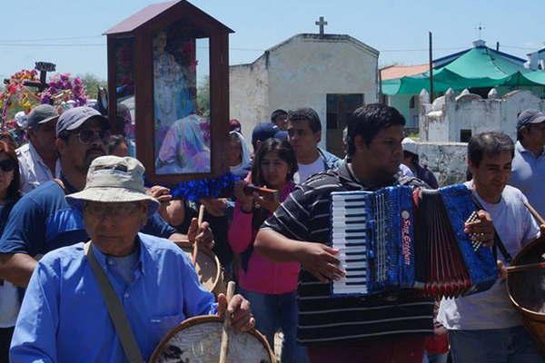 El pueblo de Tuama  veneroacute a su Virgen India 