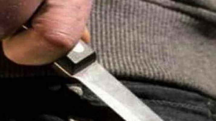 Armado con un cuchillo amenazoacute de muerte a su prima y sobrinos