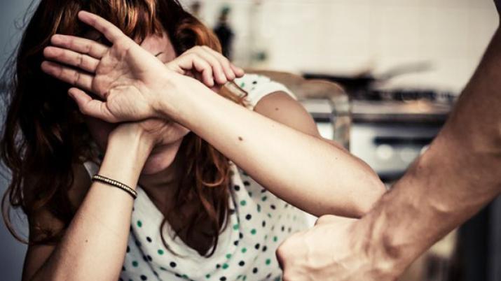 Discutioacute con su esposa y le realizoacute cortes en el pecho con un cuchillo