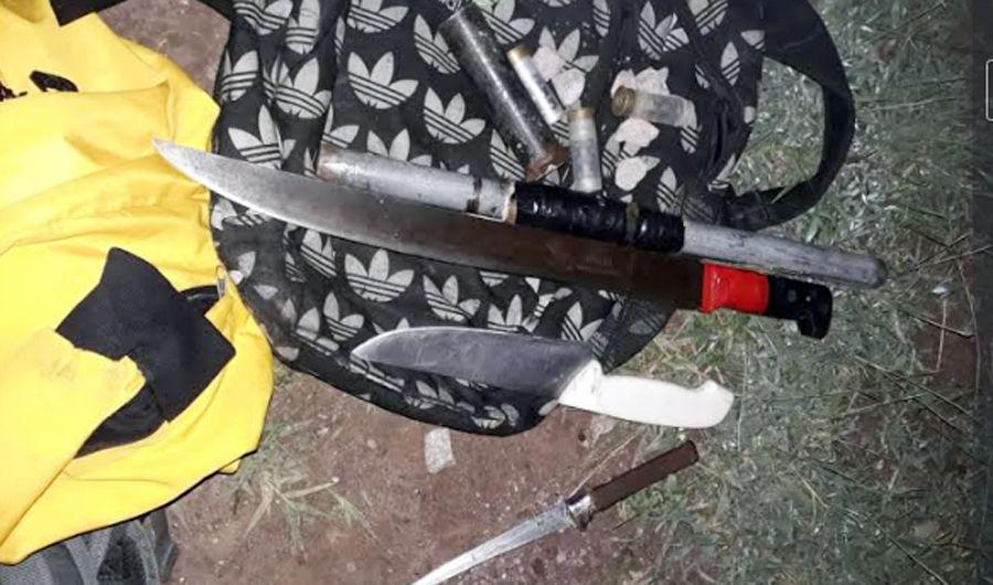 Detienen a cuatro joacutevenes en San Esteban con tumberas machetes y cuchillos