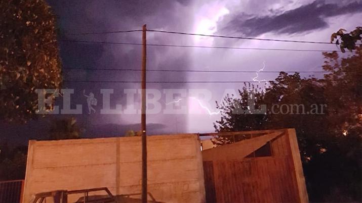 Tormenta en Friacuteas con mucho viento agua y granizo