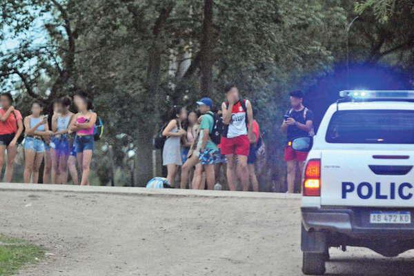 Desalojan a maacutes de cien menores ebrios de una fiesta ilegal en el sur de la Capit