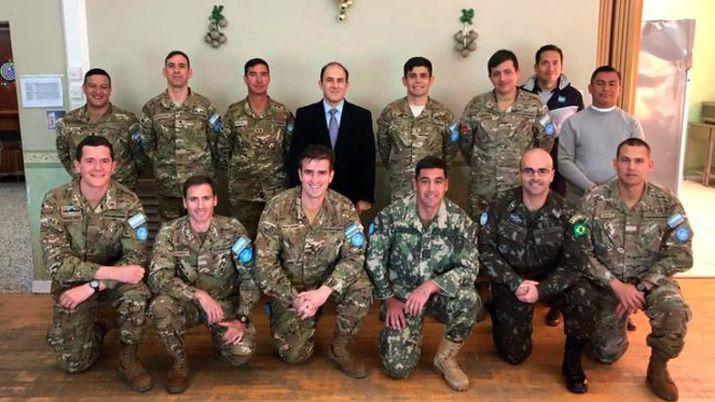 El embajador argentino en Israel visitoacute a las tropas argentinas en el exterior