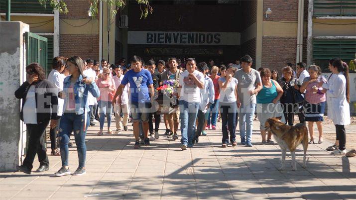 Con profunda congoja fueron despedidos los restos de Julieta Pereyra