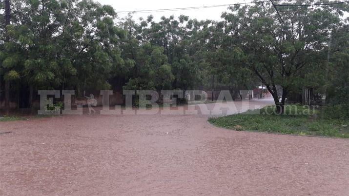 Imaacutegenes- En Tintina la lluvia no dio tregua y dejoacute inundaciones