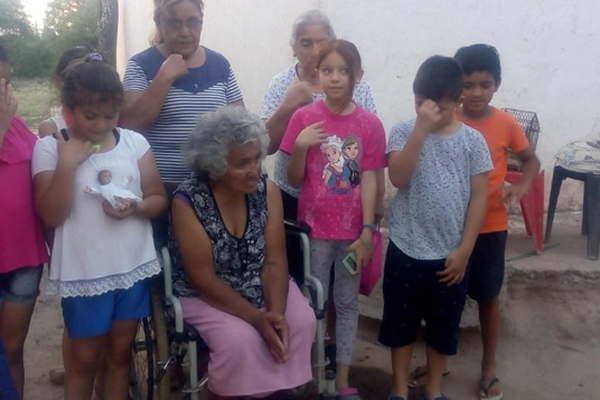 Nintildeos de catequesis hicieron una visita solidaria a enfermos en Choya