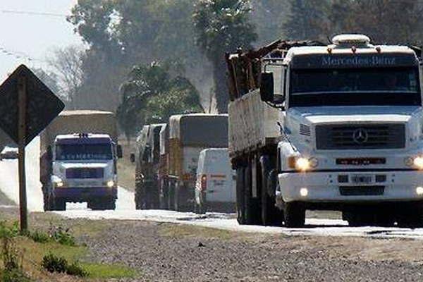 Restringen la circulacioacuten de camiones en rutas