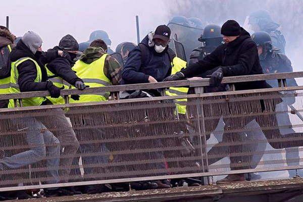 Francia reformaraacute la ley para ordenar las manifestaciones 