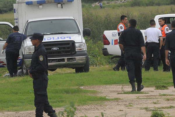 Hallan cadaacutever del joven que cayoacute al riacuteo cuando pescaba con su padre