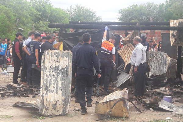 Dos hermanitos mueren quemados e investigan las causas que generaron el fuego