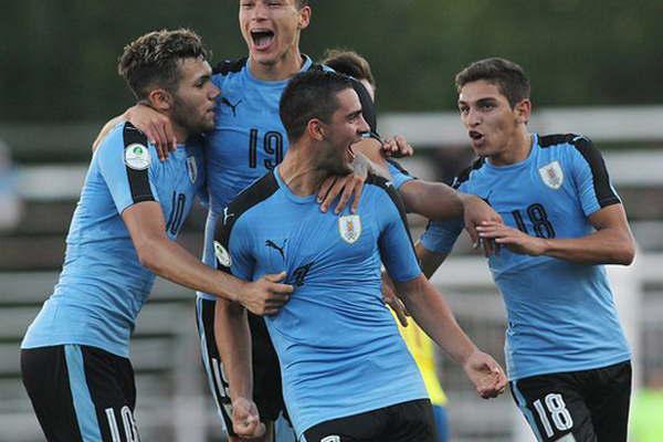 Uruguay jugoacute mejor y festejoacute ante Ecuador 