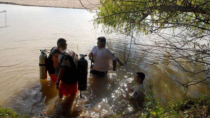 Buscan a adolescente que se ahogoacute en el canal Matriz