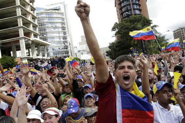 EEUU advierte que si percibe violencia del chavismo responderaacute 