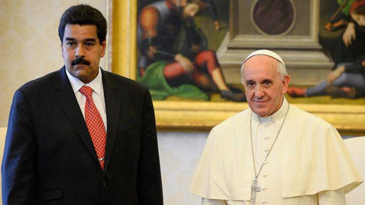 Maduro le pidioacute al papa intervenir para facilitar el diaacutelogo