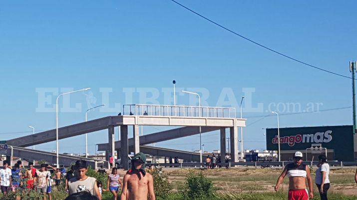 Dos jovencitas cayeron al vaciacuteo desde el puente de la Circunvalacioacuten