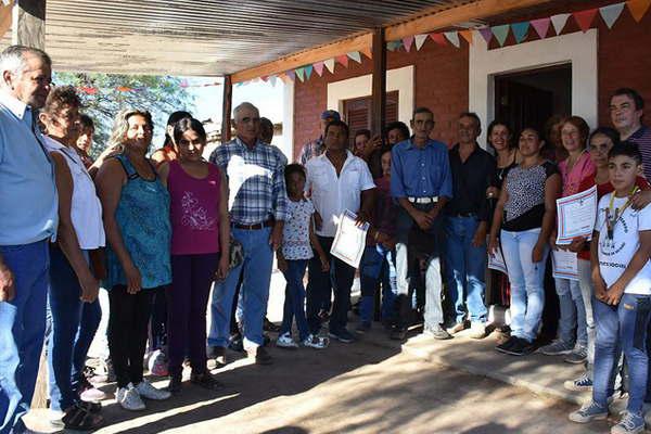 Aacutengel Niccolai- Sigamos trabajando por muchas  de las familias que auacuten esperan por sus viviendas