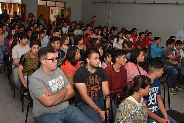 Convocan a beneficiarios del Programa Joven a las entrevistas laborales para el ingreso a comercios