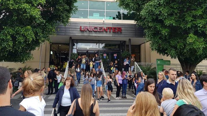 Evacuaron un shopping por amenaza de bomba en Buenos Aires