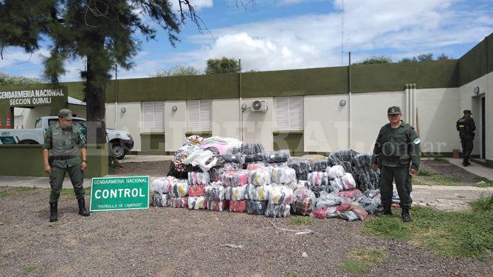 Gendarmeriacutea secuestroacute maacutes de 3 millones de pesos en mercaderiacutea ilegal