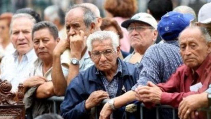 En un antildeo la canasta baacutesica de los jubilados aumentoacute 70-en-porciento-