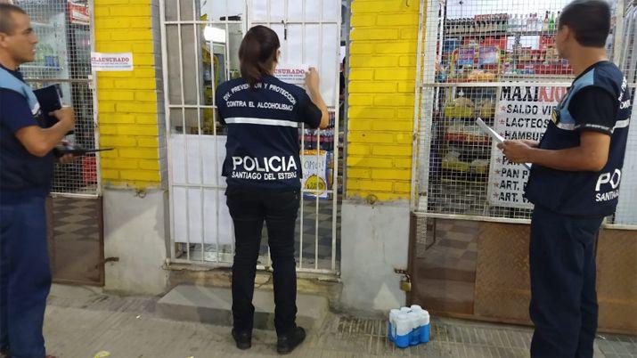 Clausuran kioscos por vender alcohol fuera de hora