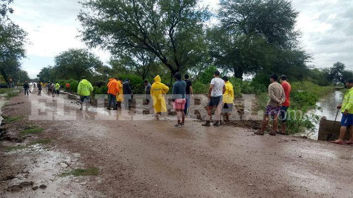 Vecinos y municipio se unen para hacer frente a las inundaciones