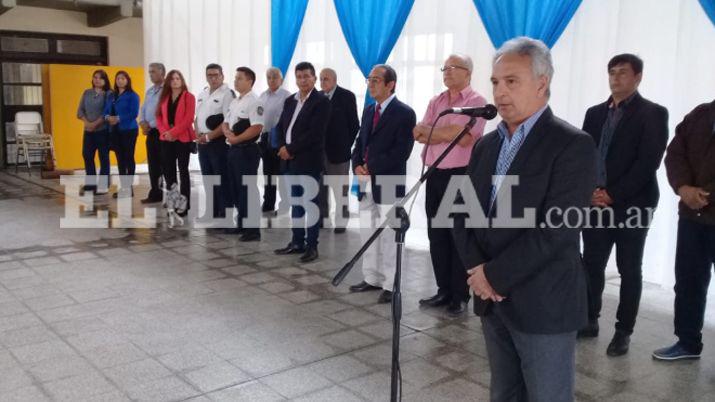 En Antildeatuya recuerdan a veteranos y caiacutedos en Malvinas