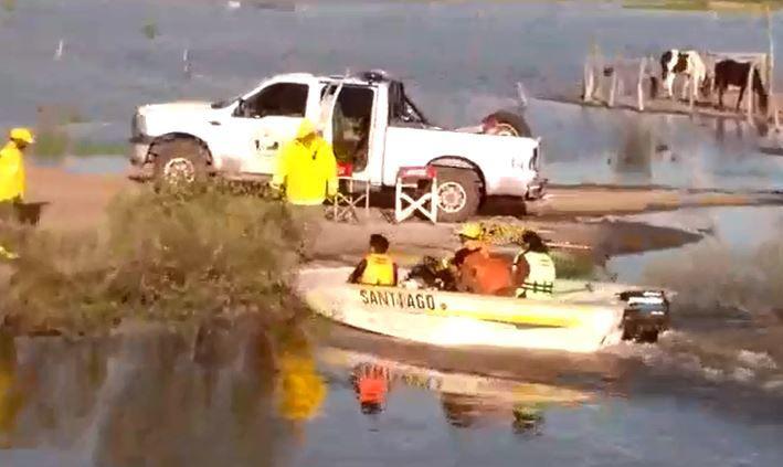 Conmovedor rescate de abuelos acechados por la inundación