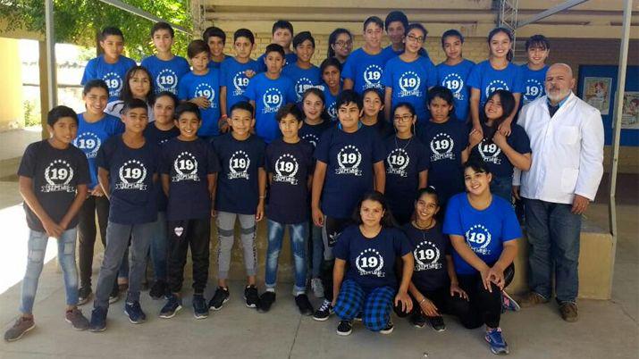 Ni os de 7 grado presentaron sus remeras de egresados LAPRIDA