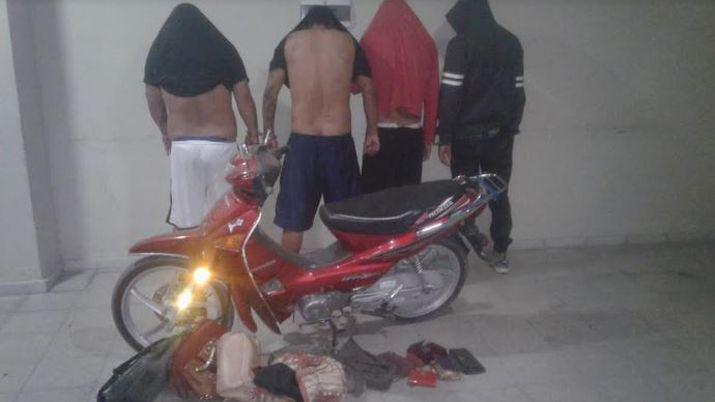 Cayoacute banda de motochorros y secuestraron gran cantidad de bienes