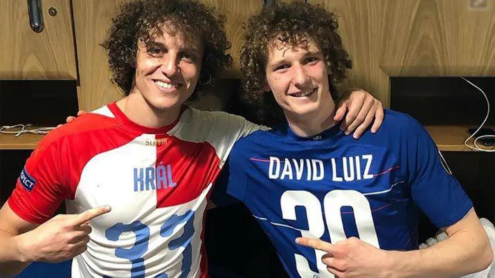 David Luiz y su gemelo se tomaron la foto maacutes popular de la Europa League