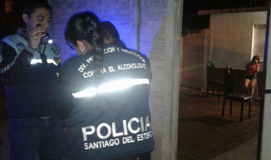 Clausuran bares y desalojan fiestas ilegales en Santiago