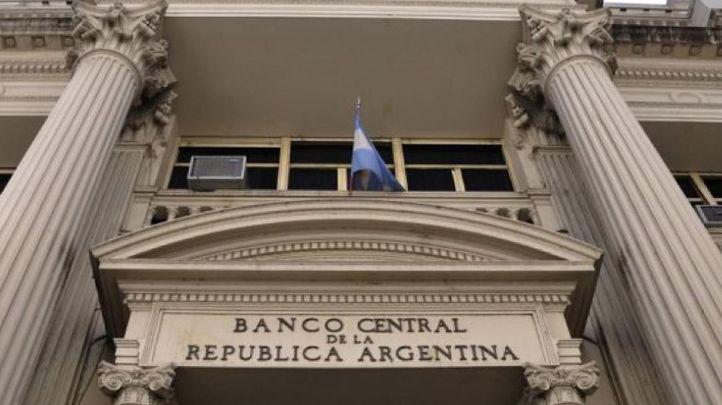 El Banco Central venderaacute doacutelares dentro de la zona de no intervencioacuten