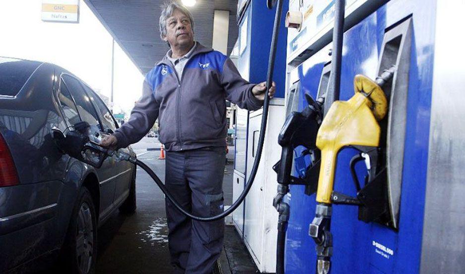 YPF se sumoacute a Axion y aumentoacute un 4-en-porciento- el precio de sus combustibles