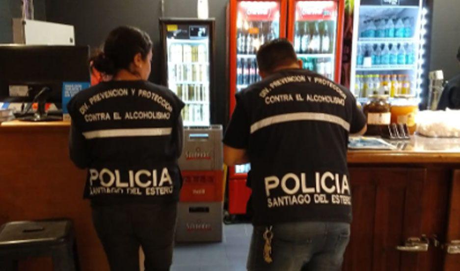 Clausuran comercios por falta de licencia policial